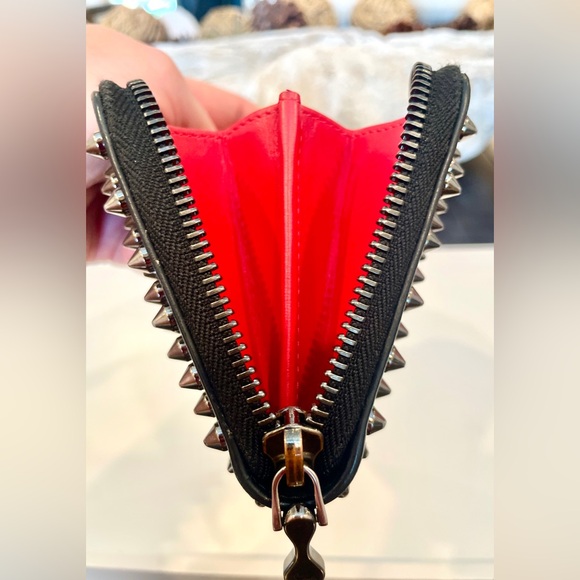 CHRISTIAN LOUBOUTIN
Panettone Calfskin black gunmetal spikes wallet - Picture 12 of 16
